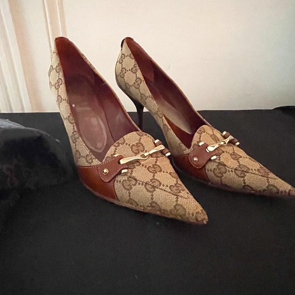 Gucci Shoes - GUCCI Auth Monogram Canvas Leather Pointy Pumps Sz 9.5
